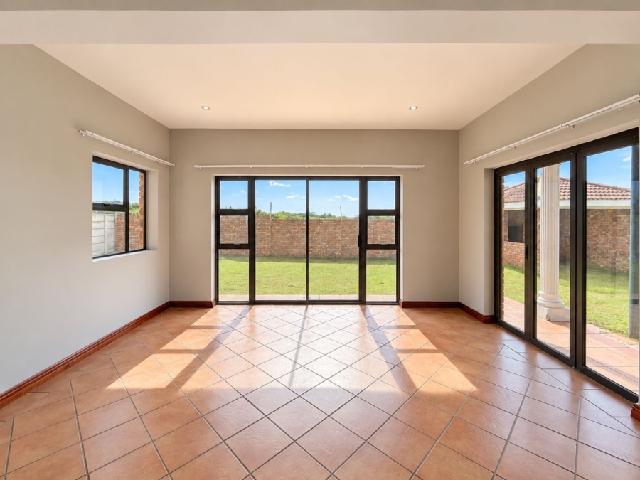4 Bedroom Property for Sale in Bluewater Bay Eastern Cape